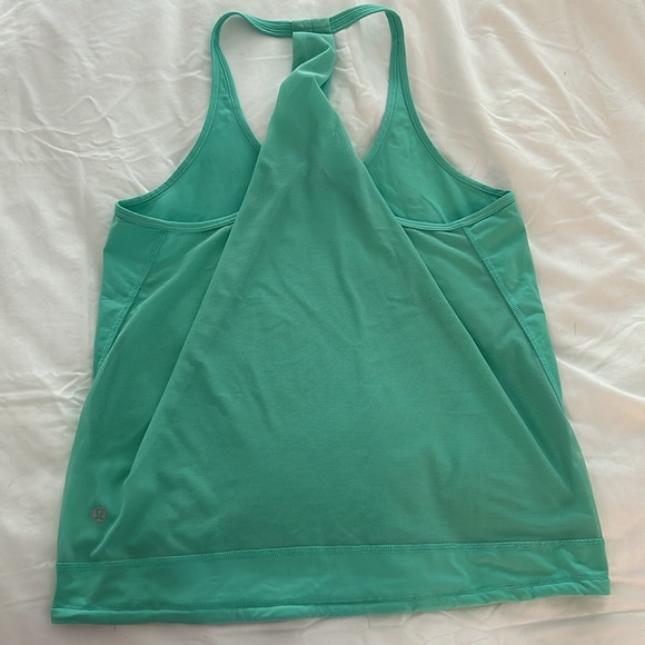 Lululemon workout top M (6-8) - Picture 2 of 5